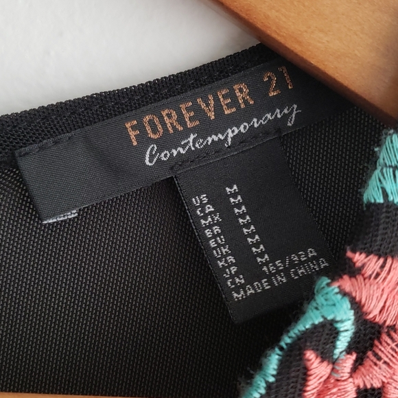 Embroidered floral dress with sheer back - Picture 6 of 7